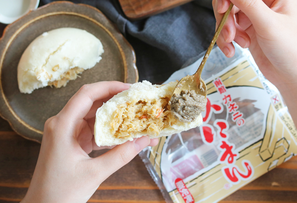 かにまんとかにみそセット　函館カネニ　かにみそを乗せるところ