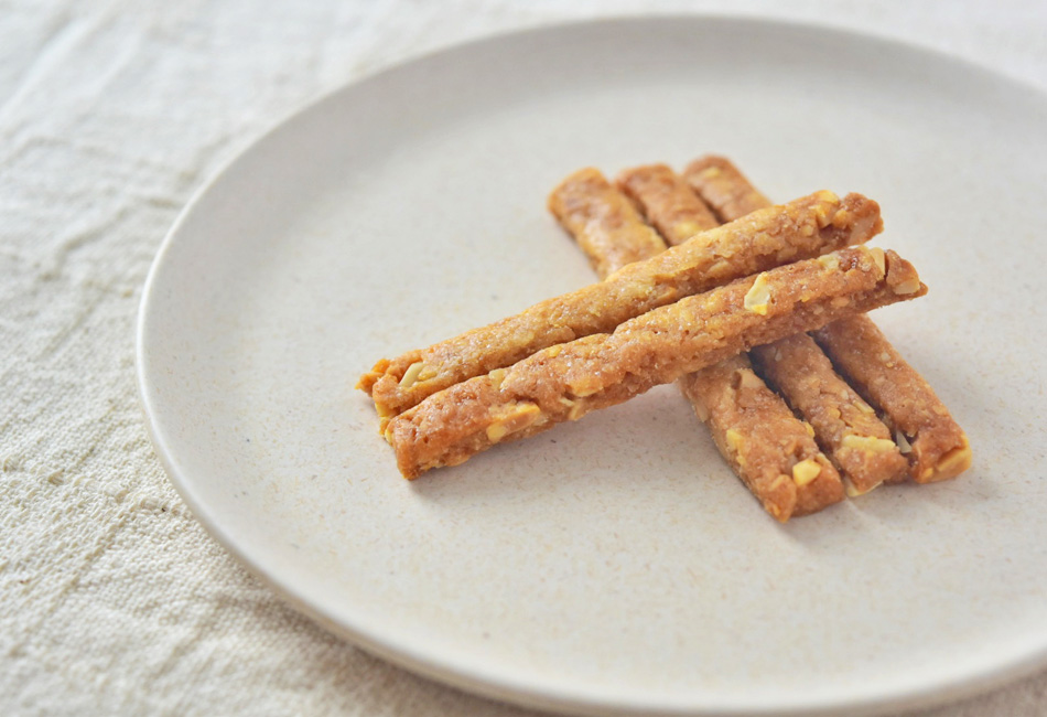 お菓子箱（大）詰め合わせ　穀粒菓子店 雪ワタリテ麦イズル　台湾宜蘭花生棒（タイワンイーランピーナッツボウ）