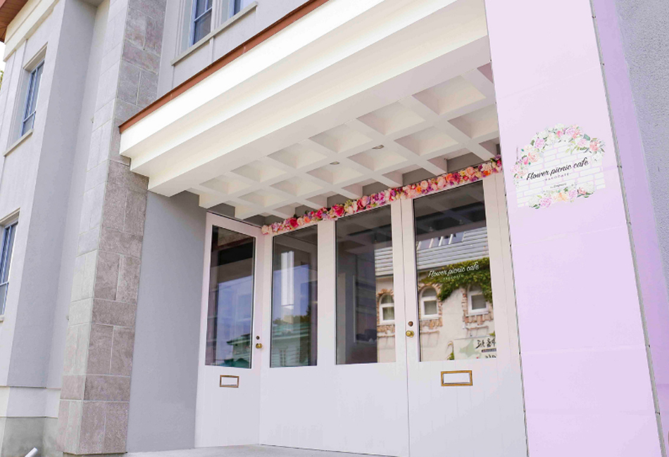 【Peach Pink】食べられるお花のボックスフラワーケーキ　フラワーピクニックカフェ－ハコダテ－　函館本店
