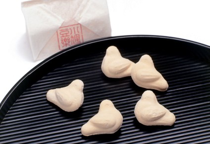 鳩サブレー」だけじゃない！「豊島屋」のもう1つの鳩形菓子「小鳩豆楽