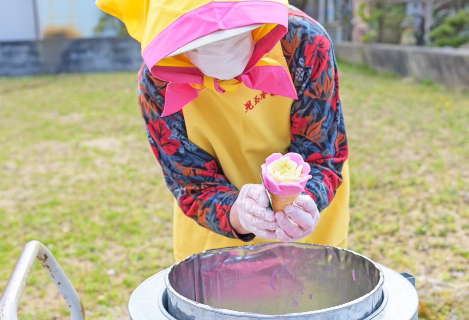 アイスタッパ&バラ盛りカップセット　児玉冷菓のババヘラアイス　女性