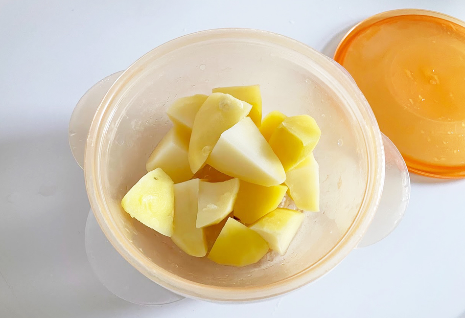 鯛と鰆と鯖そぼろ　日本料理　花菱　加熱する