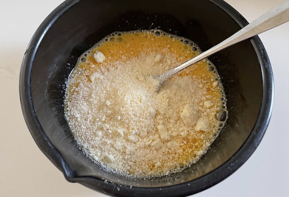 トリュフバター　KAMIMURA　粉チーズを混ぜる