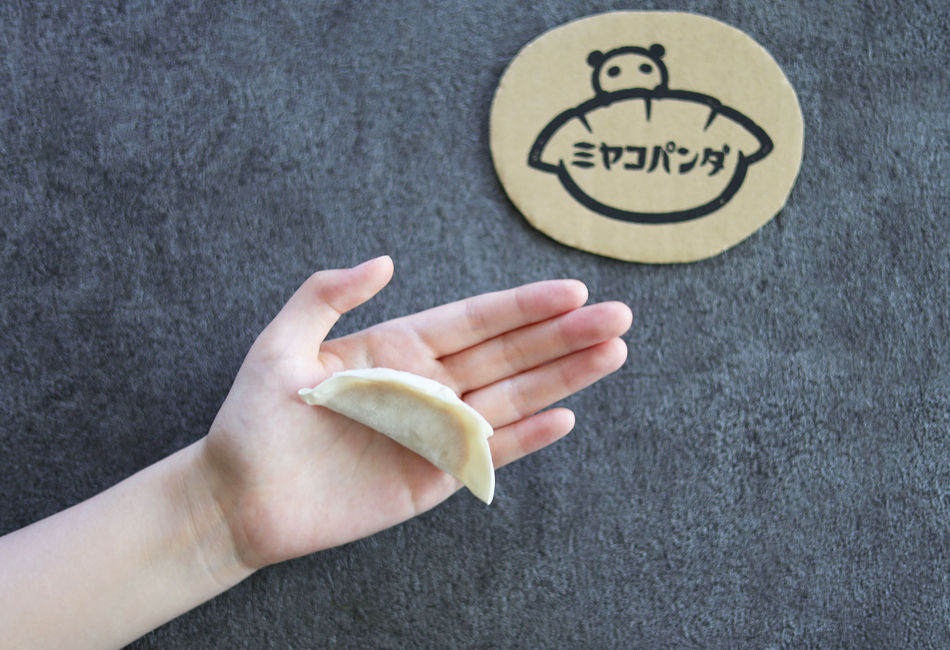 レモン餃子　京都餃子ミヤコパンダ　1個の大きさ