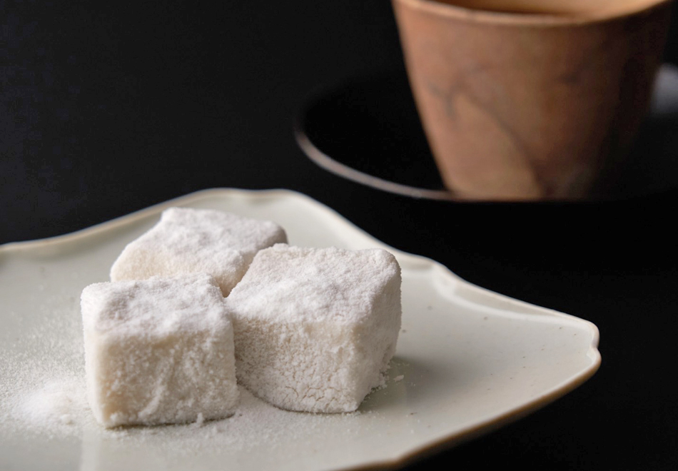 椰子の白わらび餅　いったつみとらどう