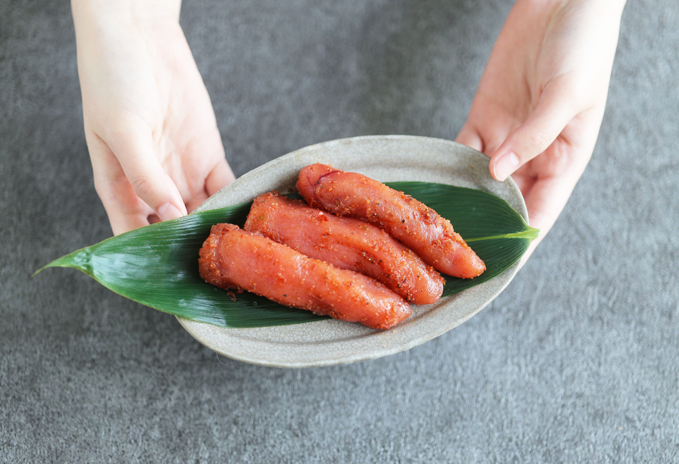 黒胡椒たらこ　Wakiya　皿に乗せたところ