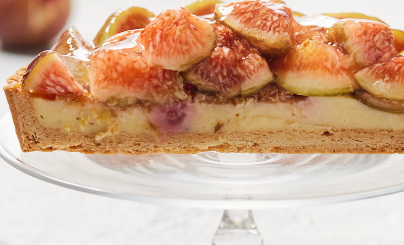 蓬莱柿・はざまいちじくの焼きカスタードタルト／かにわしタルト店