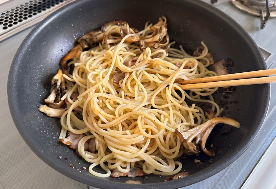 下鴨昆布（木箱）　下鴨茶寮　麺を炒める