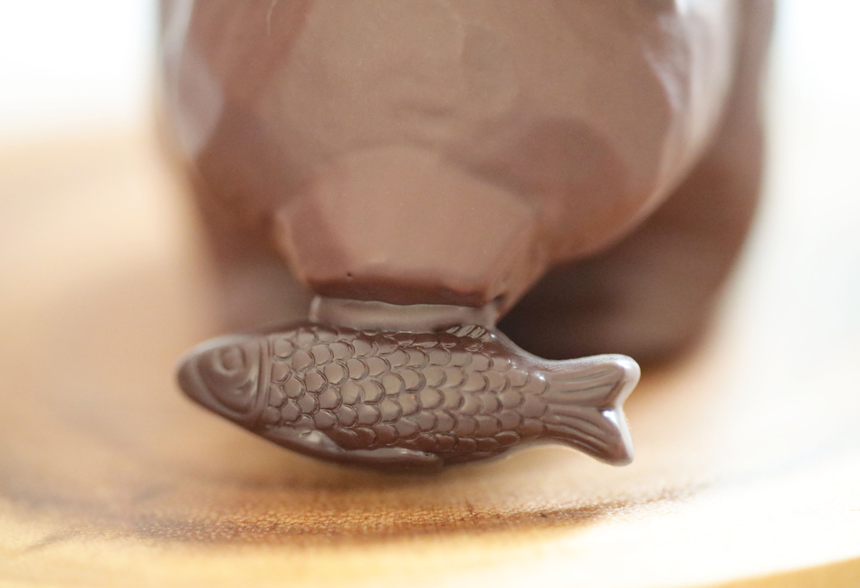 キボリーヌオショコラ　SMILELABO　魚をくわえたところ