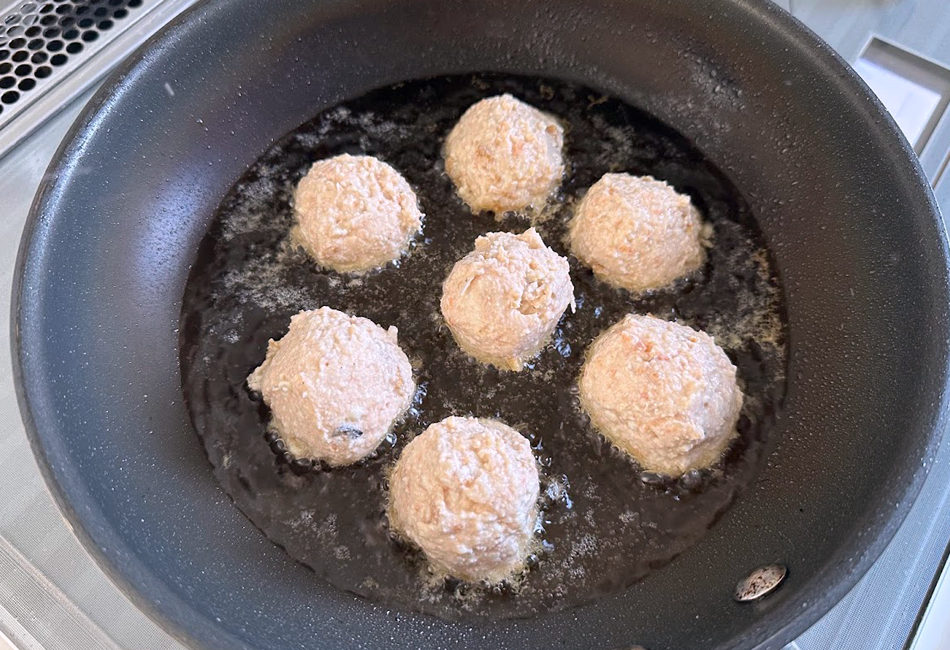 HOKO｢銀鮭中骨水煮缶｣ 12缶　快適生活　材料を丸める