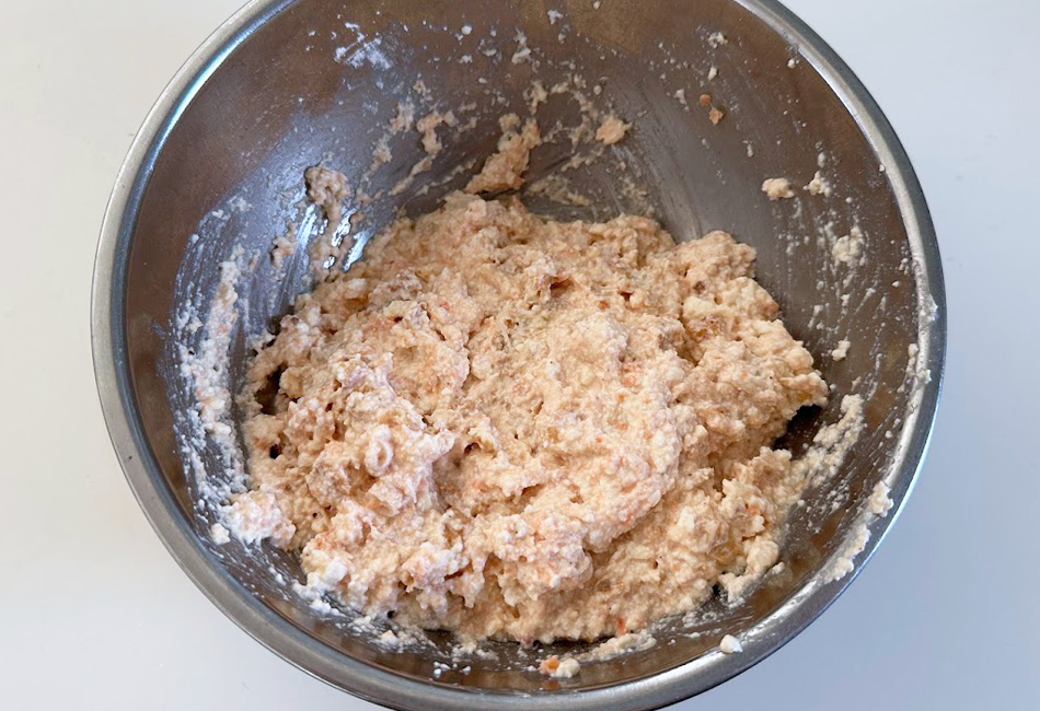 HOKO｢銀鮭中骨水煮缶｣ 12缶　快適生活　材料を混ぜる