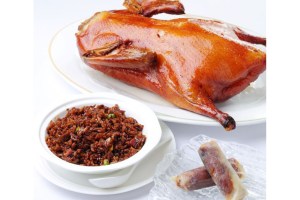 北京ダック2本と鴨肉入りたまり醤油の五目炒飯セット　中国飯店