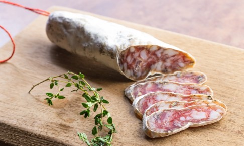 ソオスィソン・セック “フルール・ブランシュ”（白かび熟成の乾燥ソーセージ）　キュルノンチュエ