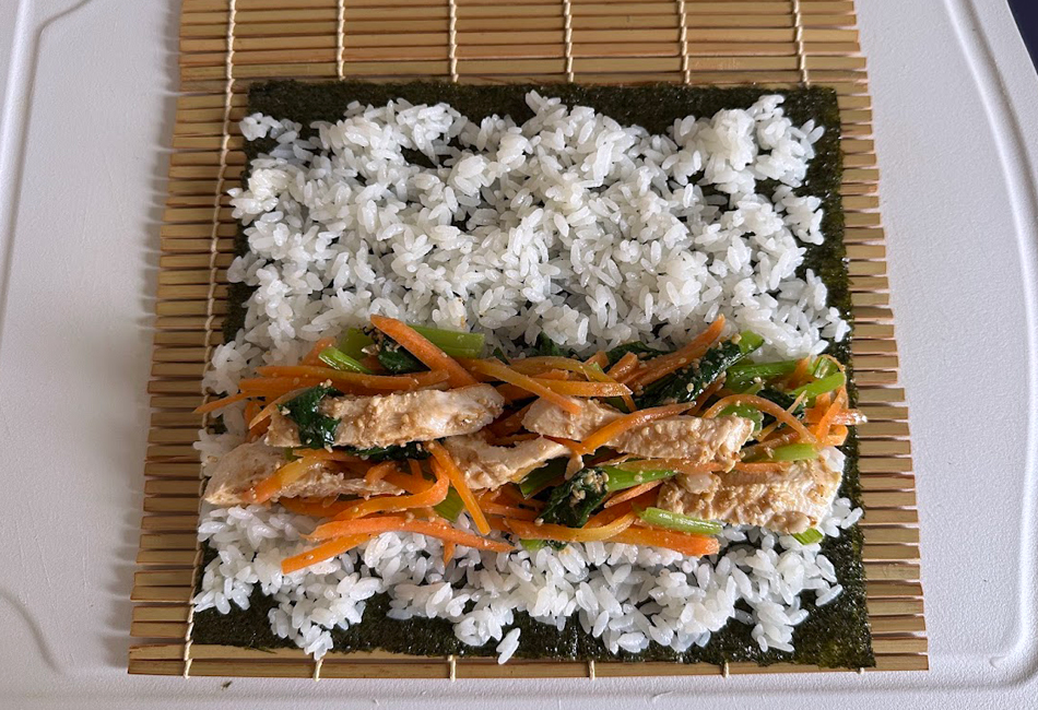 ホワイトチキン（サラダチキン）2㎏　いちまる厨房　世界の地方料理　キンパを巻く