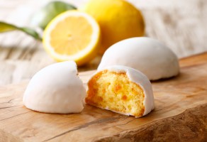 レモン風味のホワイトチョコが爽やかな甘みを演出するレモンケーキ