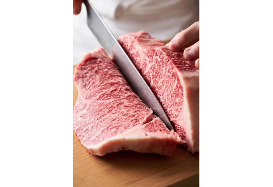 モッタイナイビーフ（国産牛 1kg）　OMI -Tokyo Beef Select-　カットするところ