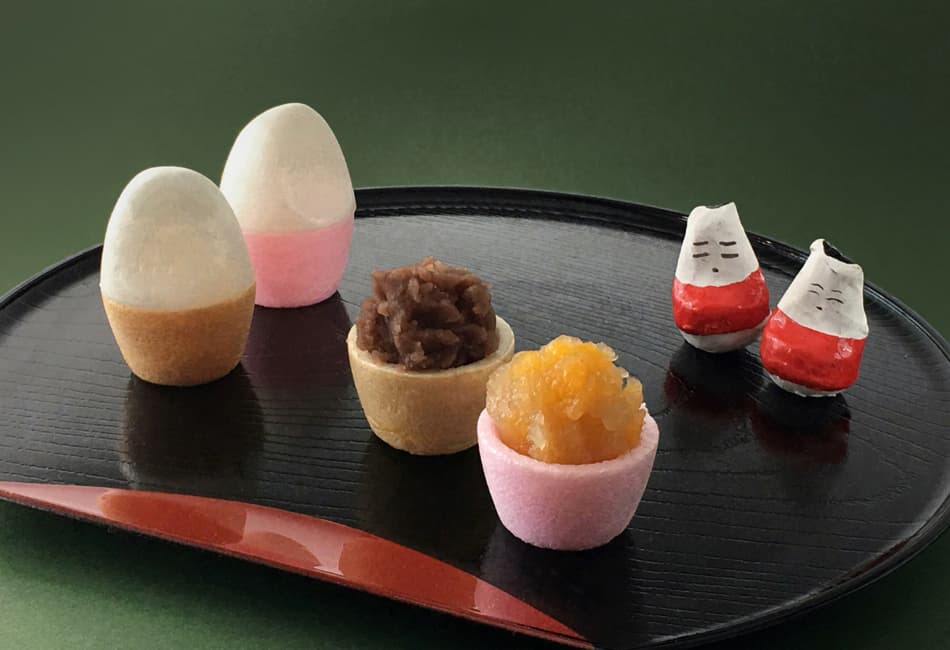 会津で愛される縁起物「起き上がり小法師」を模した「お手詰め最中」